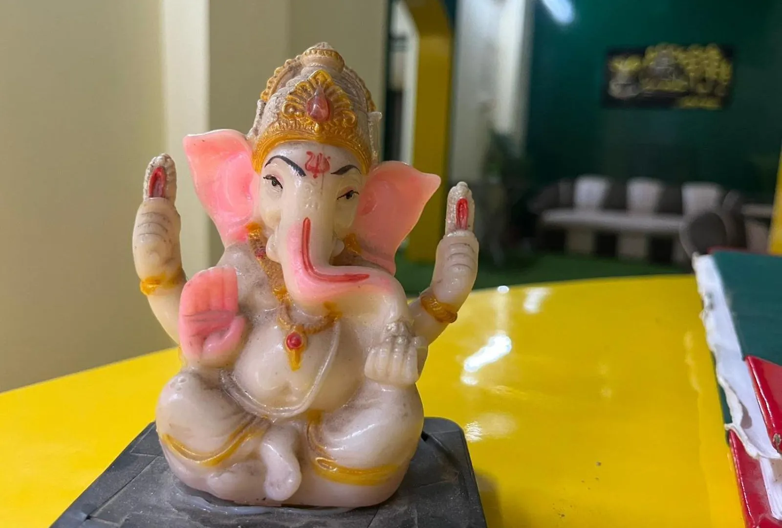 Clovetree Hotel Varanasi Ac & Non Ac Rooms Near Maidagin Parking Close To Kashi Viswanath Temple And Ganga Ghat