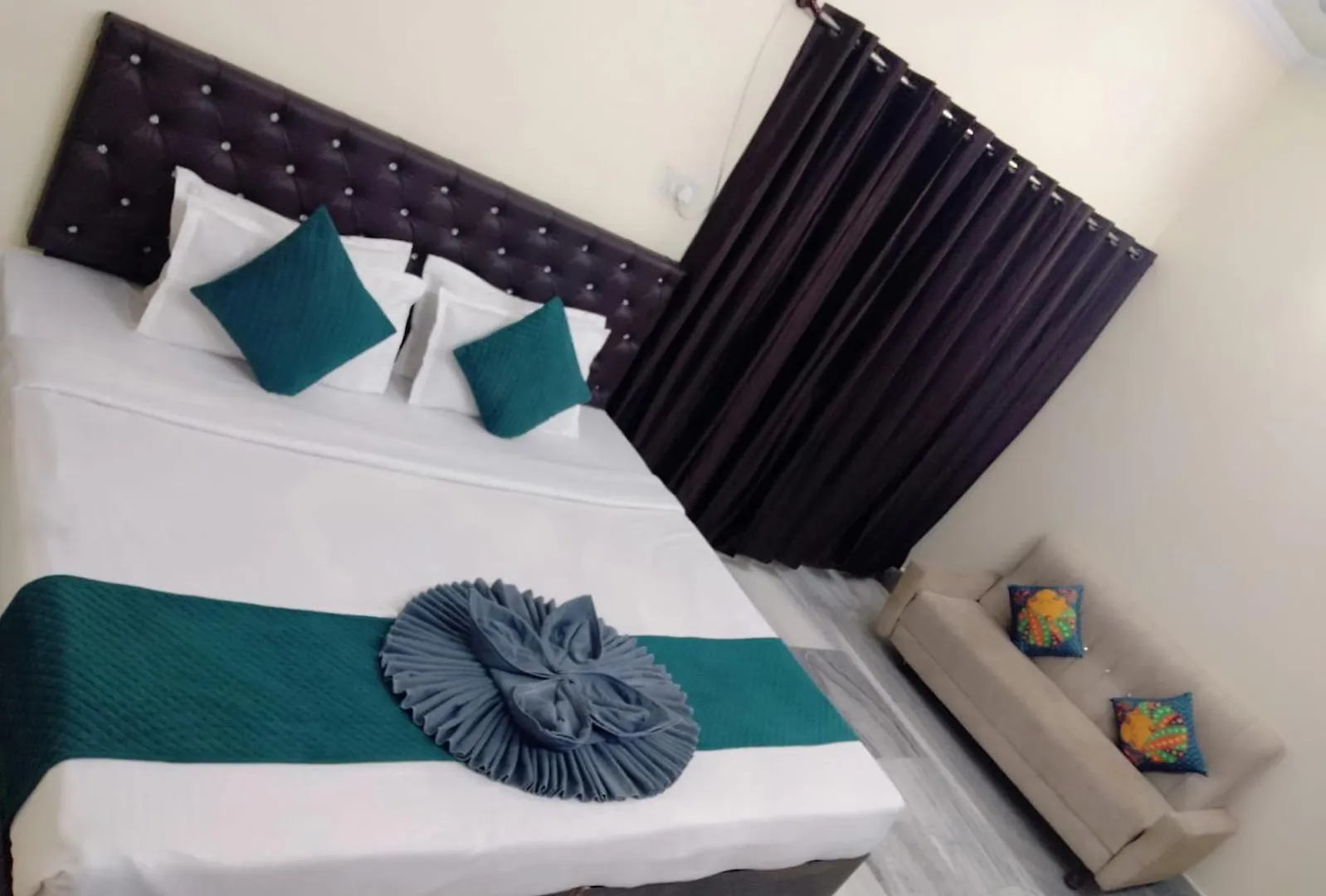 Clovetree Hotel Varanasi Ac & Non Ac Rooms Near Maidagin Parking Close To Kashi Viswanath Temple And Ganga Ghat