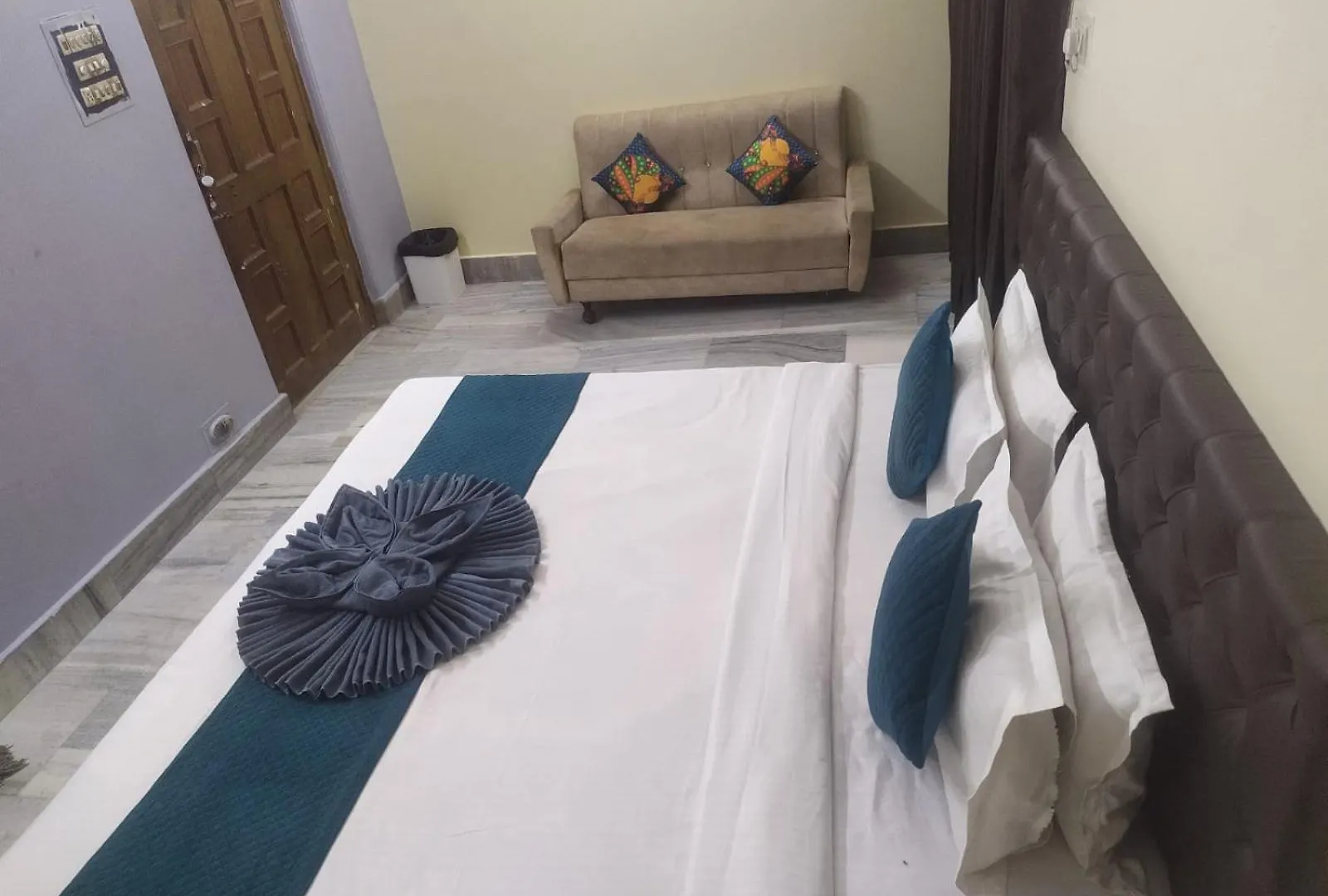 Pensionat Clovetree Hotel Varanasi Ac & Non Ac Rooms Near Maidagin Parking Close To Kashi Viswanath Temple And Ganga Ghat