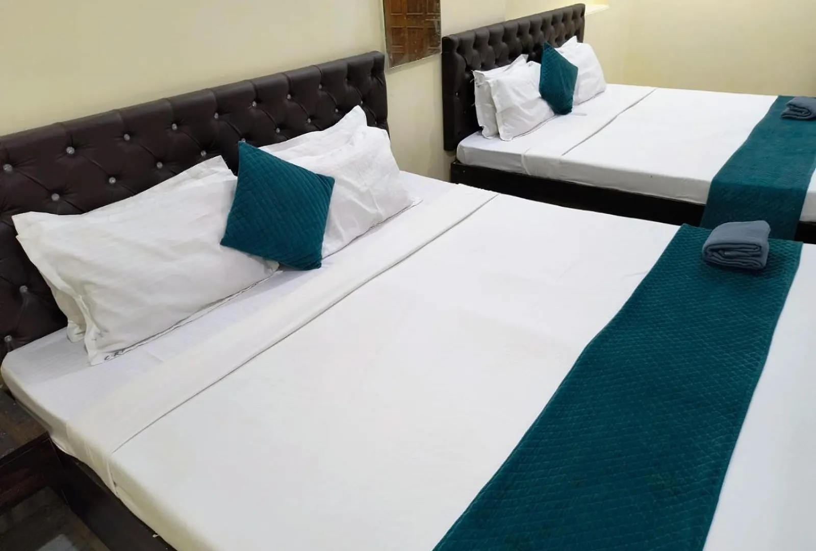 Clovetree Hotel Varanasi Ac & Non Ac Rooms Near Maidagin Parking Close To Kashi Viswanath Temple And Ganga Ghat
