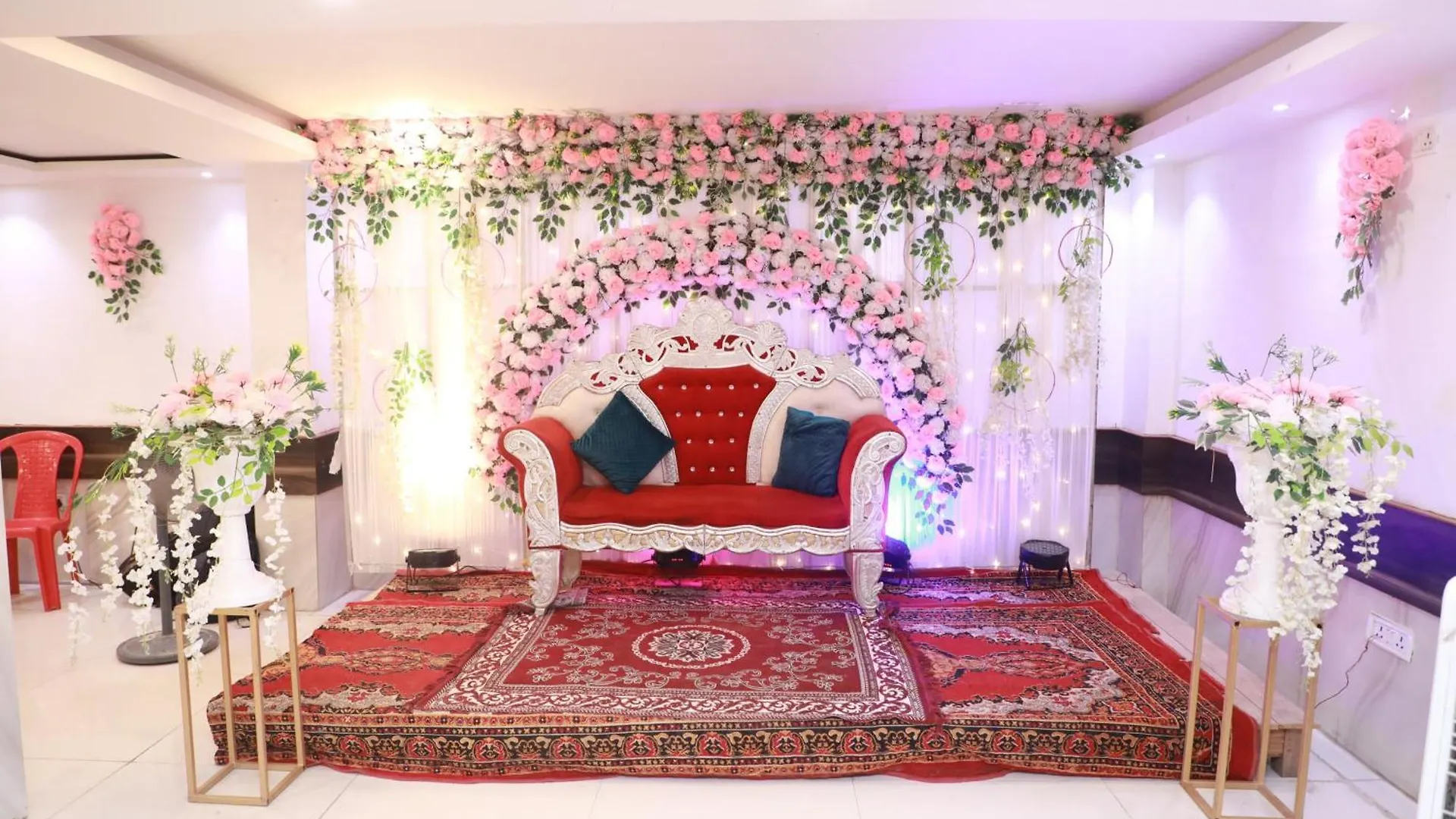 Clovetree Hotel Varanasi Ac & Non Ac Rooms Near Maidagin Parking Close To Kashi Viswanath Temple And Ganga Ghat 0*,