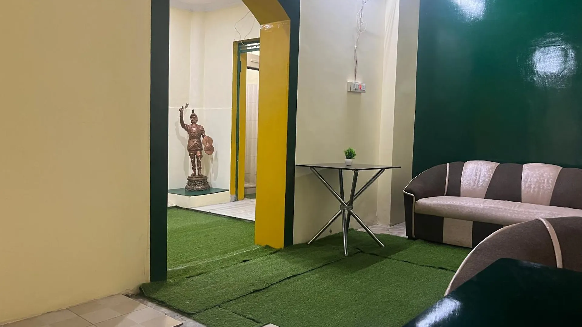 Clovetree Hotel Varanasi Ac & Non Ac Rooms Near Maidagin Parking Close To Kashi Viswanath Temple And Ganga Ghat 0*,  Indien