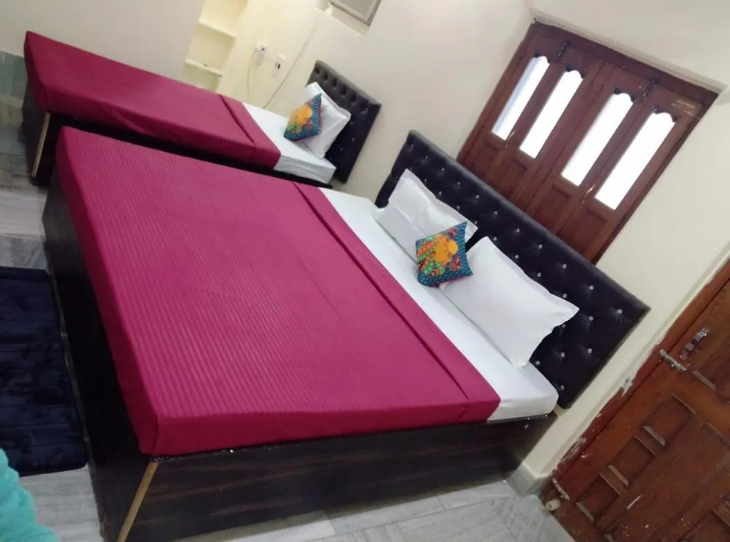 Pensionat Clovetree Hotel Varanasi Ac & Non Ac Rooms Near Maidagin Parking Close To Kashi Viswanath Temple And Ganga Ghat Indien
