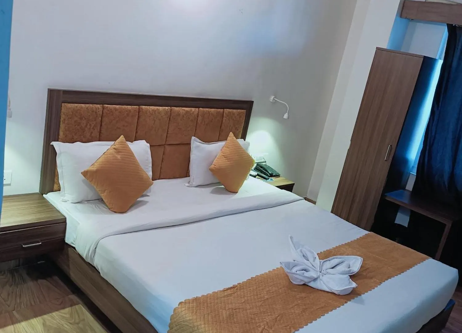 Pensionat Clovetree Hotel Varanasi Ac & Non Ac Rooms Near Maidagin Parking Close To Kashi Viswanath Temple And Ganga Ghat